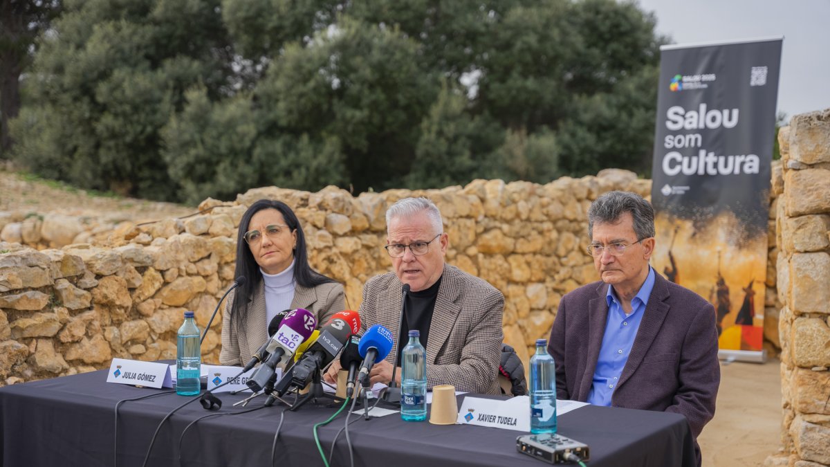 Pere Granados con Júlia Gómez y Xavier Tudela presentando la capitalidad de la Cultura Catalana.
