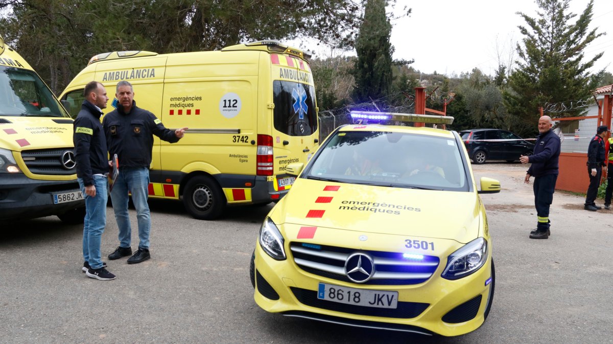 Imagen de los vehículos del SEM el día del siniestro de Pirotècnia Catalana, en Vimbodí i Poblet.