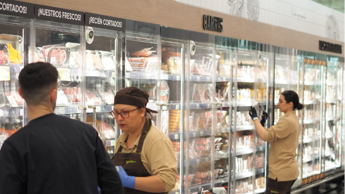 Imatge de diferents treballadors de Family Cash.