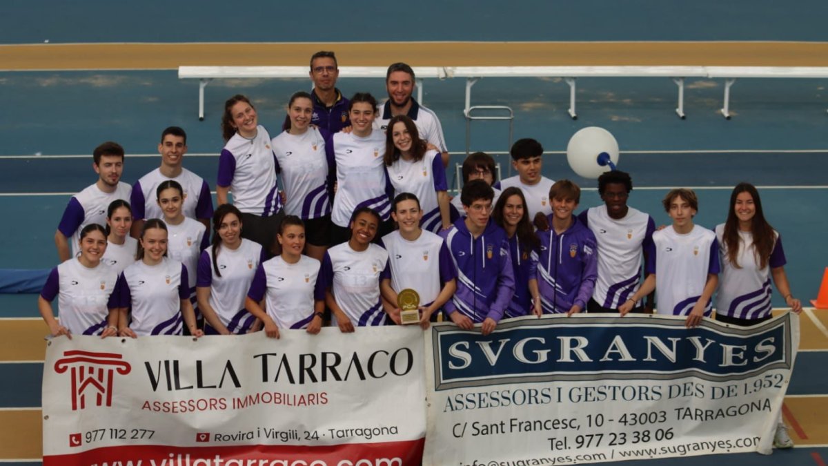 Los equipos masculino y femenino después de su participación en el Campeonato de Cataluña de Clubs.