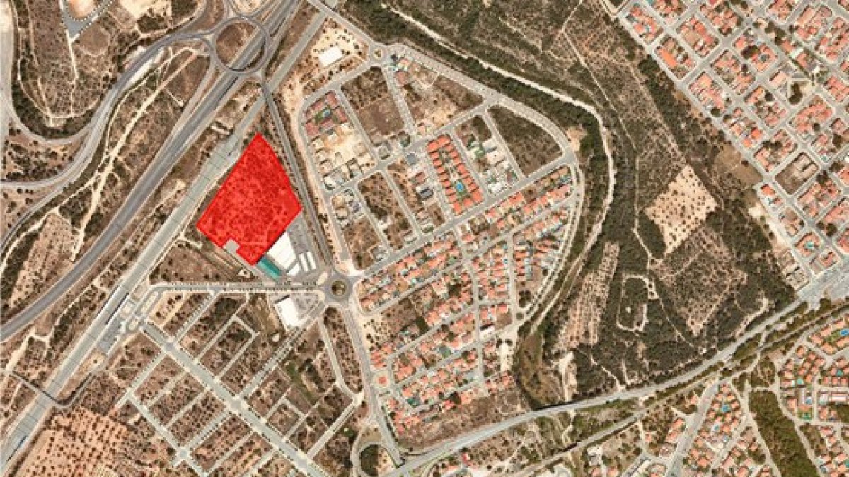 Solar donde se ubicarán los dos campos de fútbol y el edificio de servicios.
