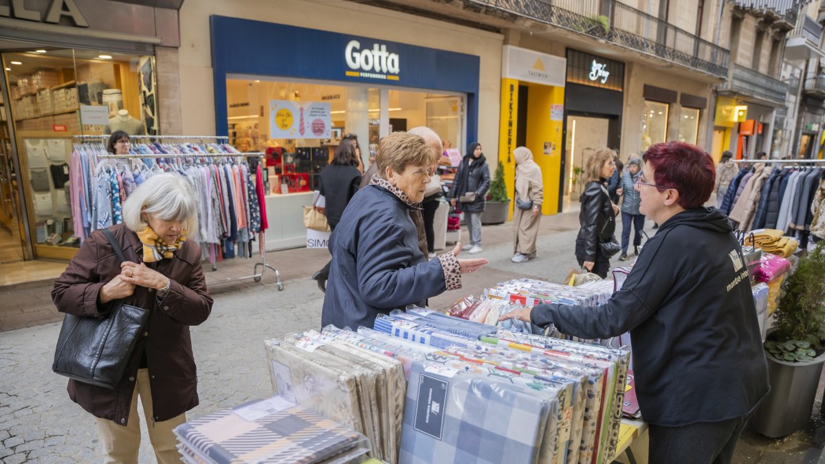 Fotografia del primer dia de les Botigues al Carrer 2025 a Reus.