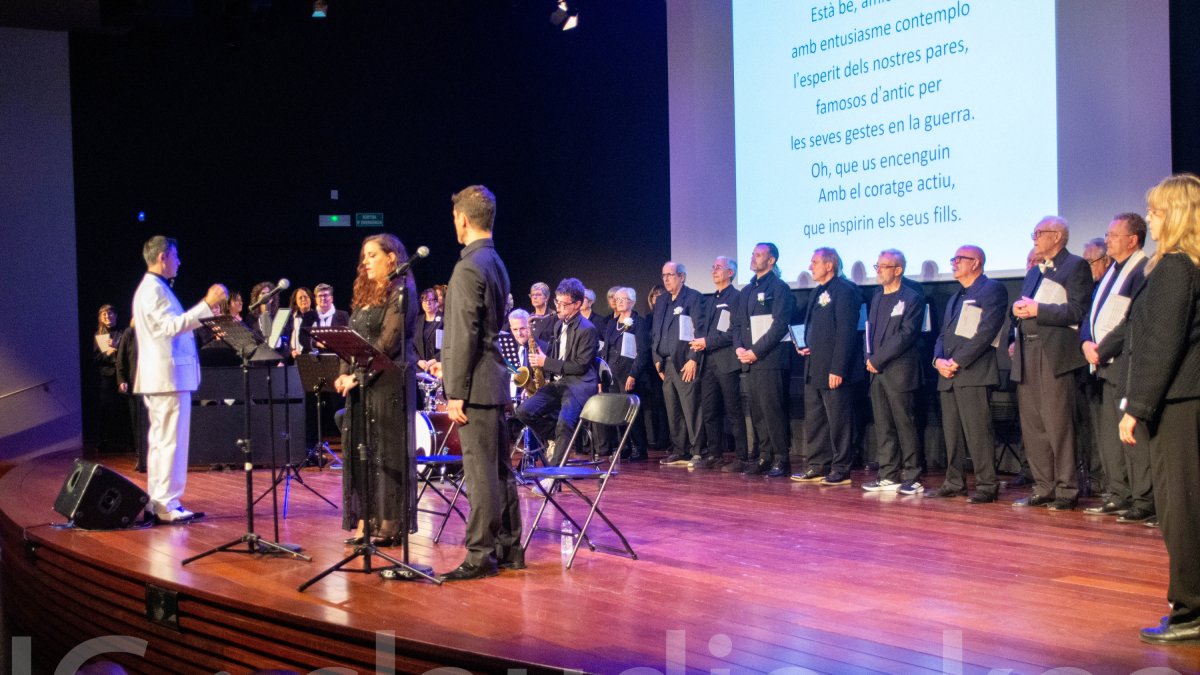 Instando de la actuación del Coro participativo Arsmusica interpretando el Oratorio Rock ‘Ever Smiling Liberty’ en el Auditorio de la Diputació de Tarragona.