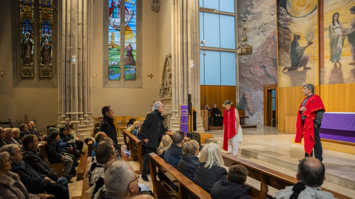L’acte es programà amb motiu dels 125 anys del Viacrucis de Divendres Sant al matí de l’Arxiconfraria del Sant Crist de la Creu
