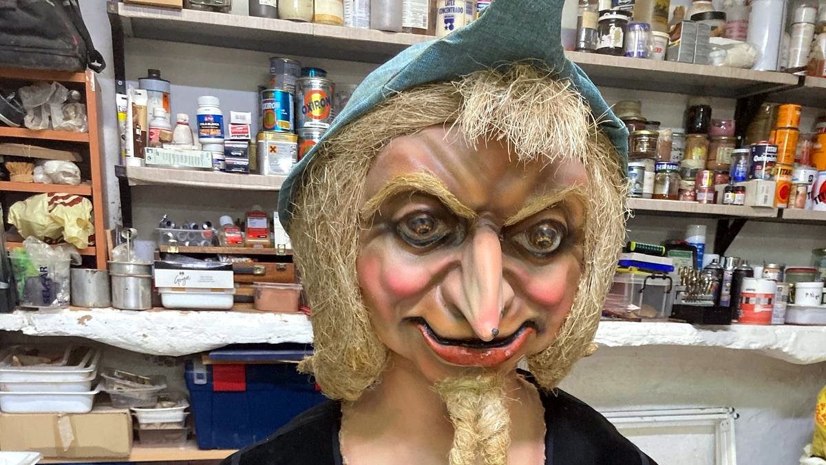 El cap del Gegant Tro d'Altafulla ha recuperat el seu esplendor original.