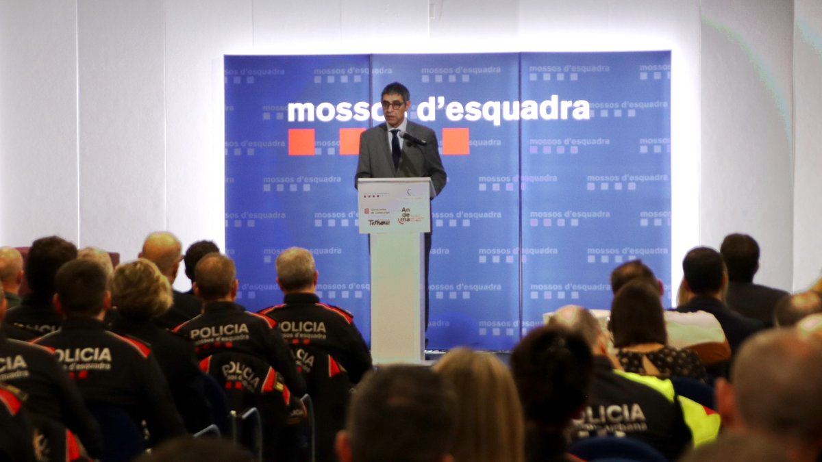 El director general de la Policía, Josep Lluís Trapero, durante el discurso de clausura de las jornadas de trabajo entre cuerpos policiales y ANDEMA, en Cambrils.