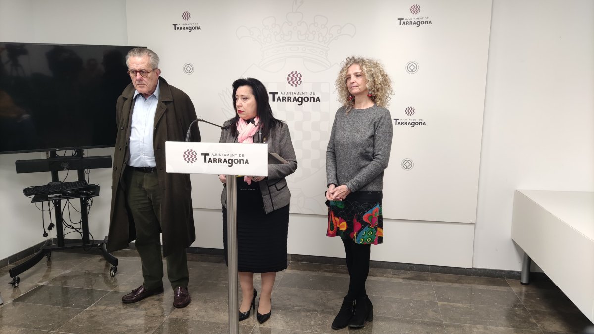 La portaveu del PP de Tarragonaparlant sobre la gratuïtat dels monuments per les escoles de Tarragona ciutat.