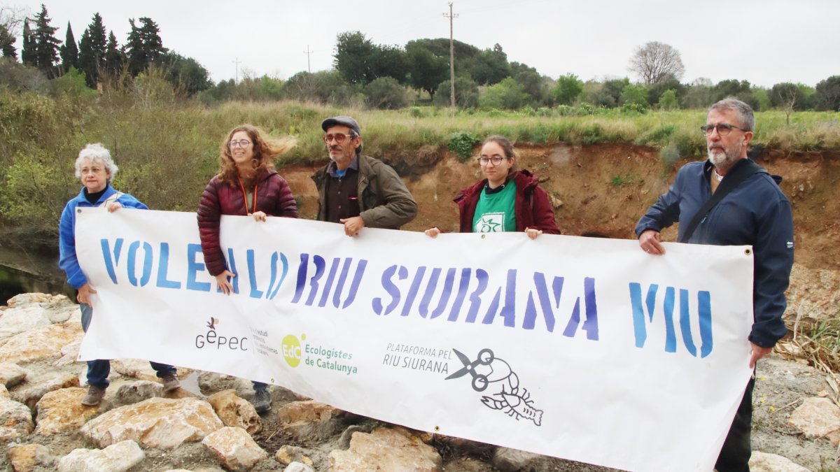 Membres de la PDE, Gepec i Aigua És Vida, al barranc de Barenys.