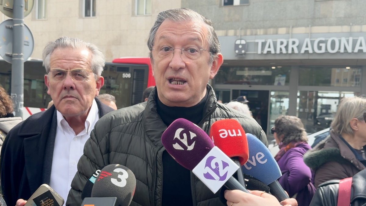 Pere Lluís Huguet, diputat del PP per Tarragona, en una atenció a mitjans