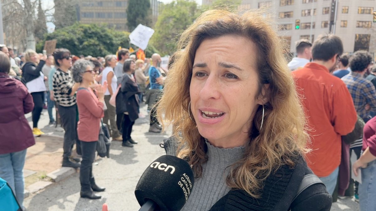 La presidenta del grup parlamentari de la CUP, Laia Estrada, a la manifestació de Tarragona
