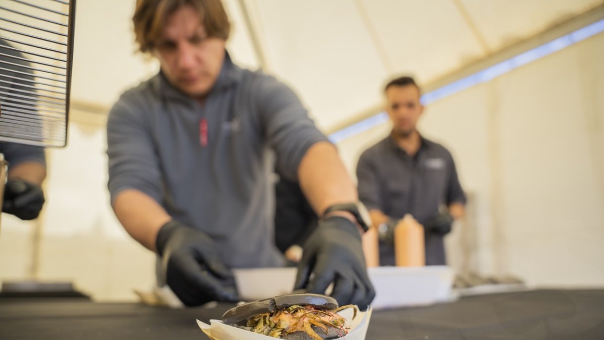 Tast popular de bao de carxofes a Cambrils.