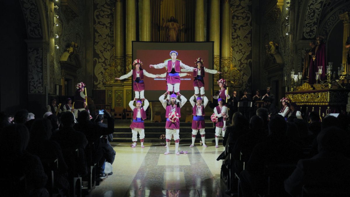 La Moixiganga de Tarragona durant la seva representació a l'església de Sant Agustí.