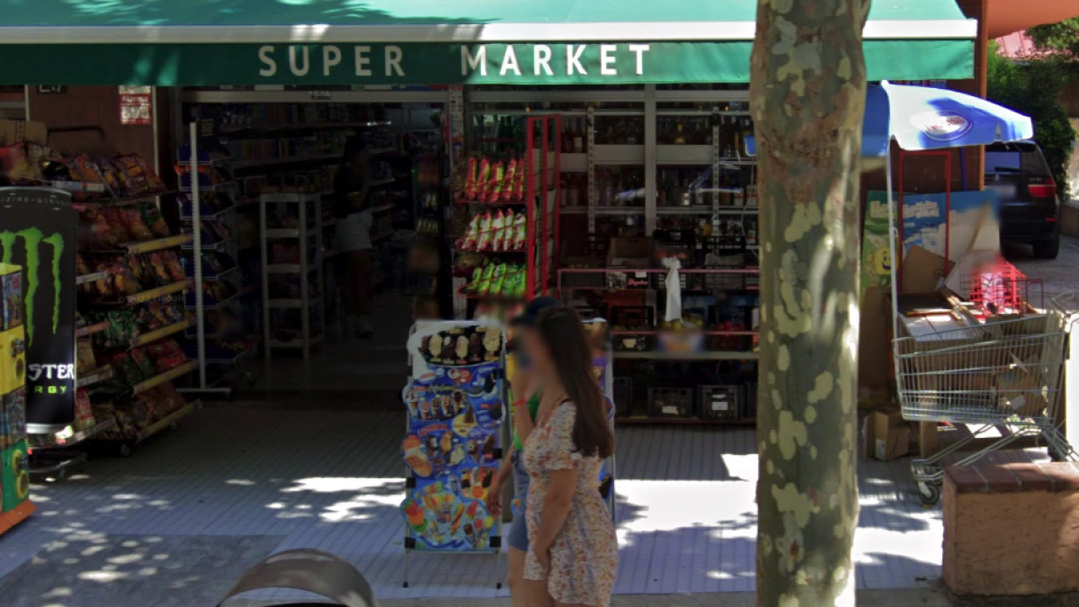 Imagen de un supermercado situado en la Vía Roma de Salou.