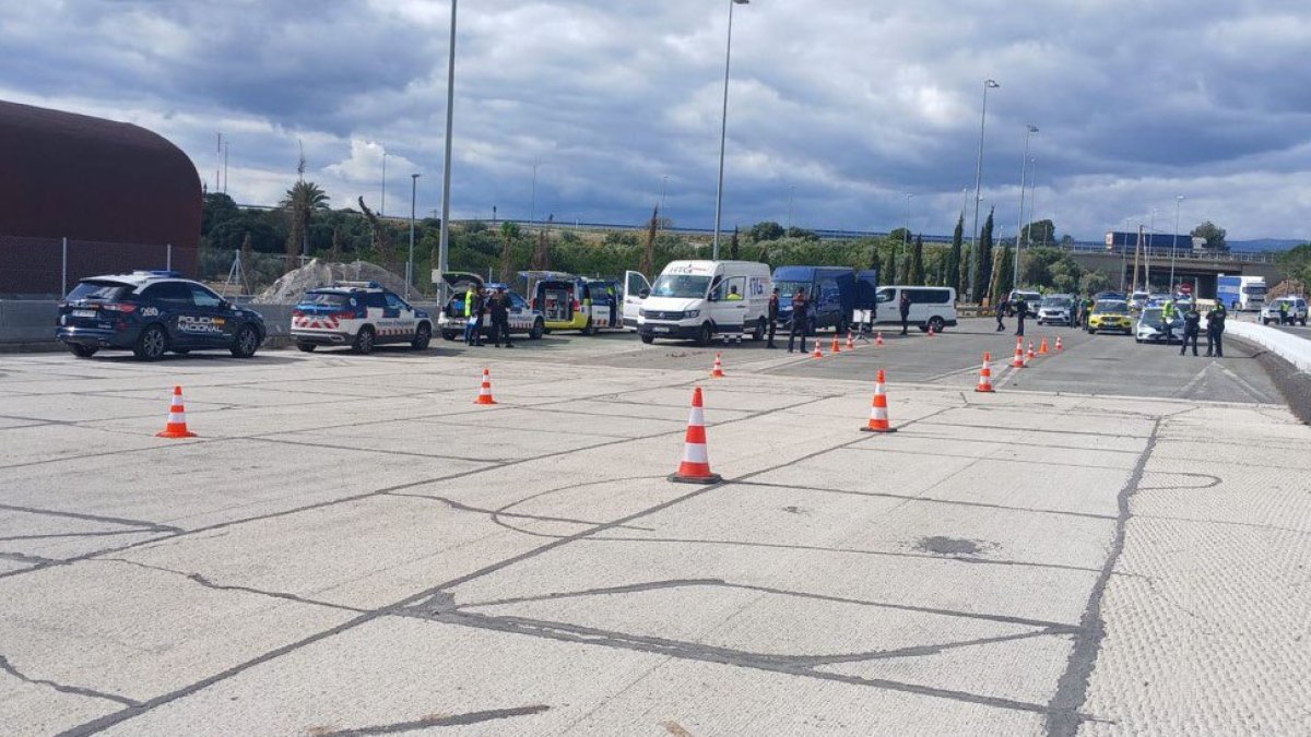 En l'operatiu van participar Mossos, Policia Nacional, Guàrdia Civil, Policia Local de Vila-seca i funcionaris de la Inspecció de Treball.