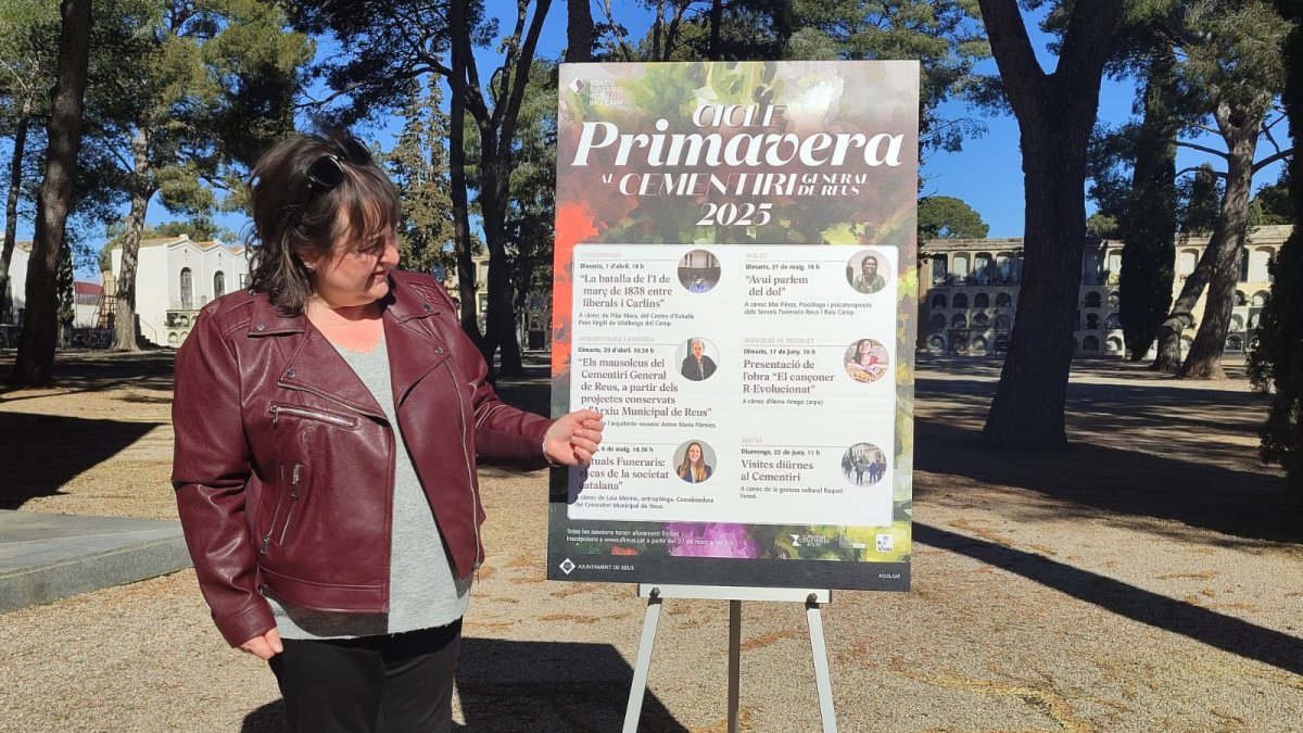 Fotografía del acto de presentación del Ciclo de Primavera en el Cementerio General de Reus 2025.