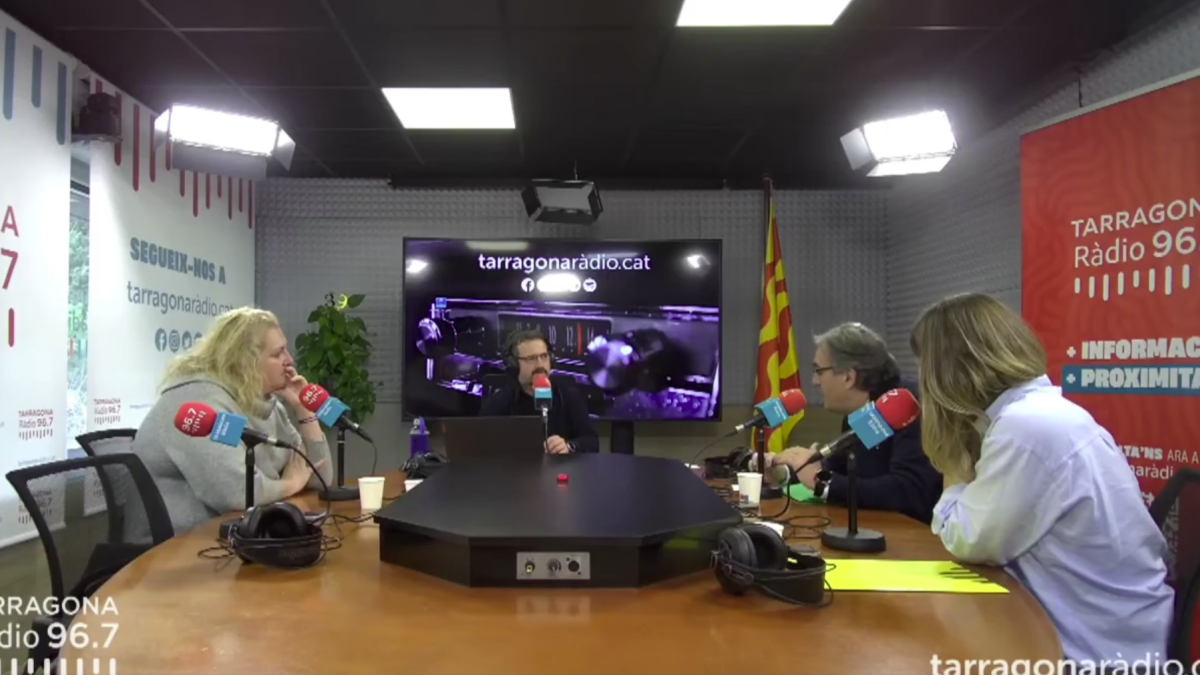 Pep Manresa, a la derecha de la imagen, en la tertulia de Tarragona Radio.