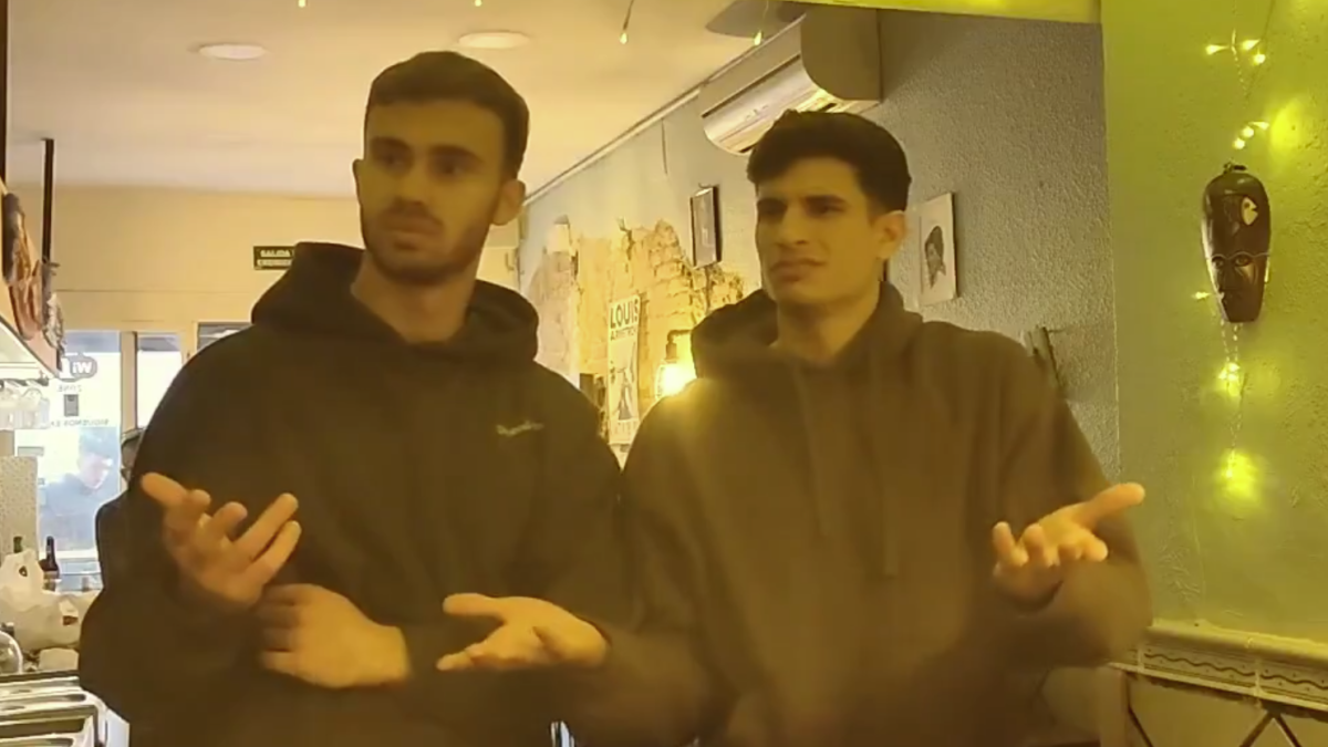 Antonio Leal i Óscar Sanz en un moment del vídeo.