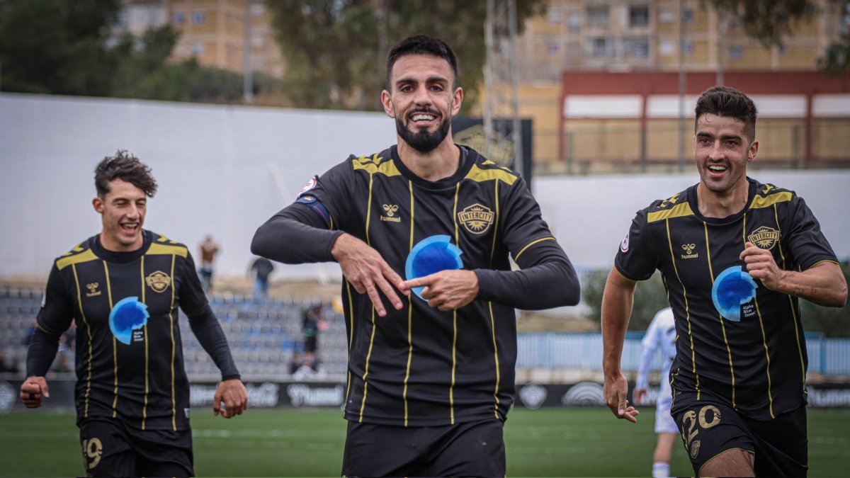 Nacho González és titular al CF Intercity, el cuer del segon grup de Primera RFEF.