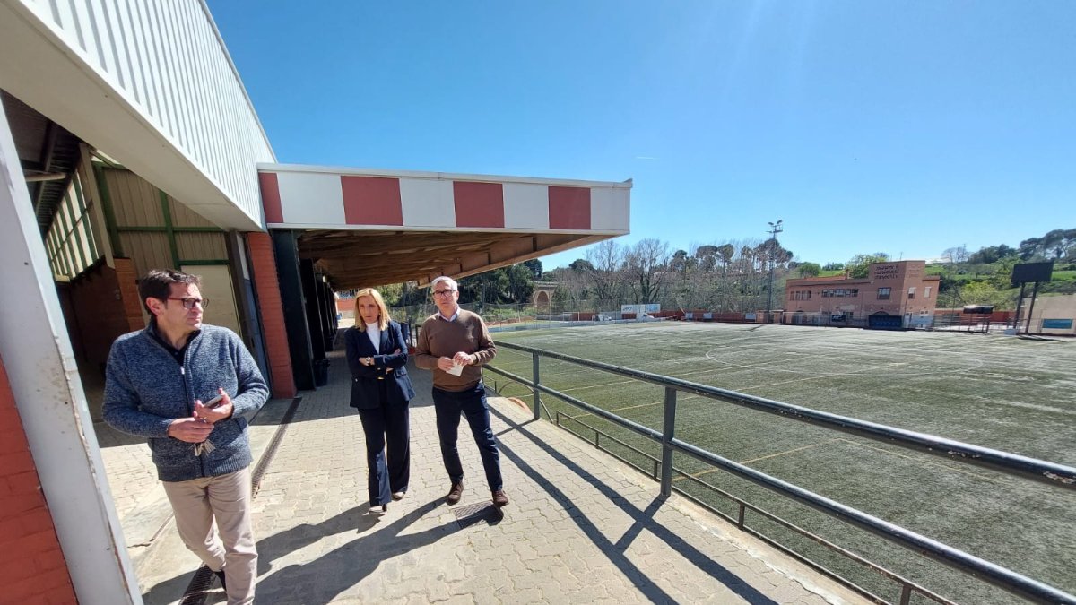 La alcaldesa, Dolors Farré, y el concejal de Deportes, Enric García, han visitado las instalaciones.