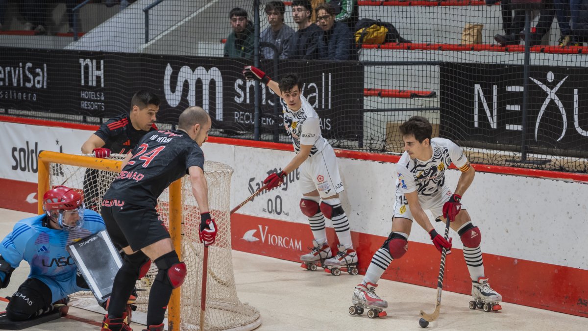 Martí Casas y Marc Julià durante el duelo de ida de la Champions contra el Benfica.