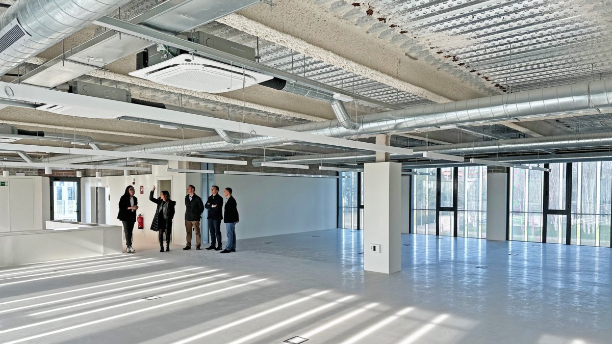 Fotografía de archivo del final de obras del edificio Redessa Innovación, el cuarto centro de empresas municipal y que ha acabado instalando en T-Systems.