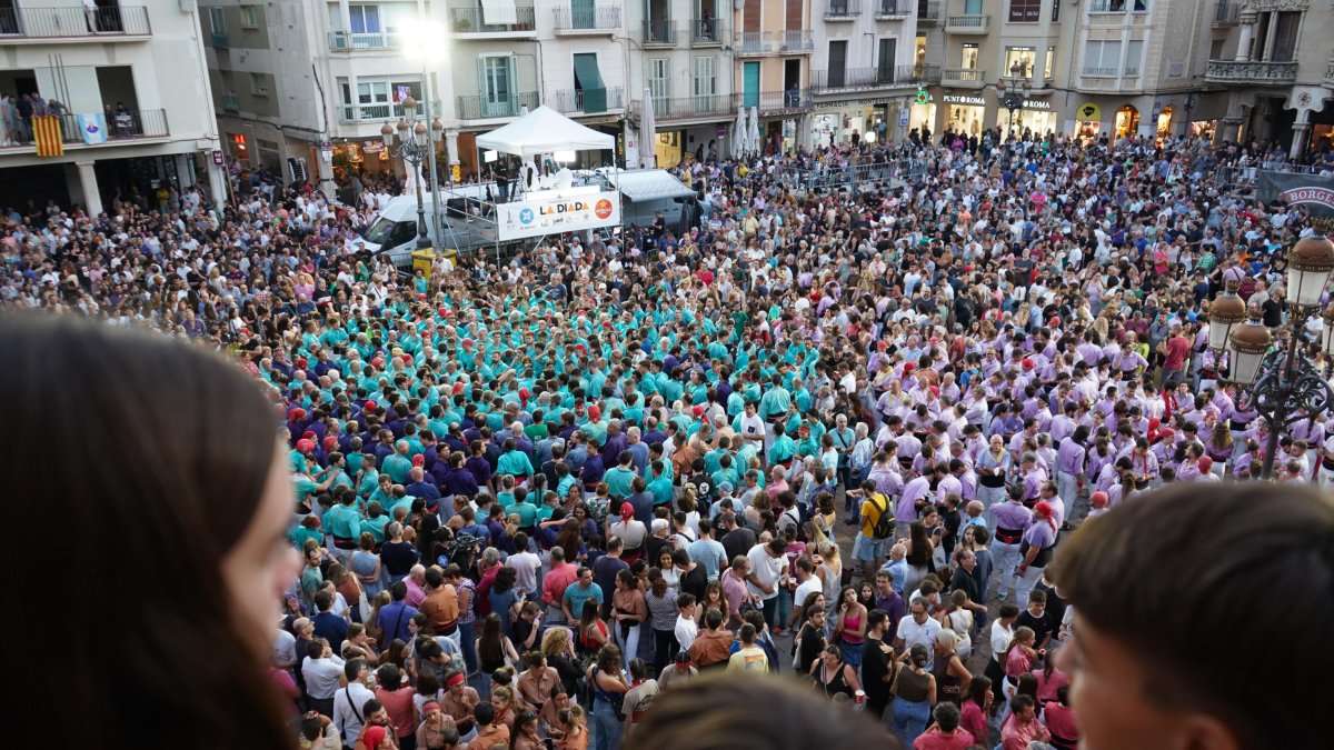 Imagen de archivo de una diada castellera en el Mercadal.