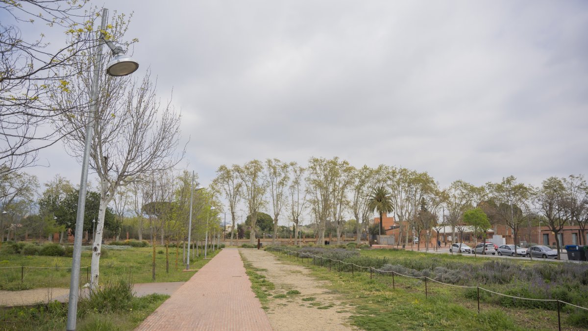 El parc s’estructura al voltant de camins aromàtics, amb plantes amb colors de floració intensos.