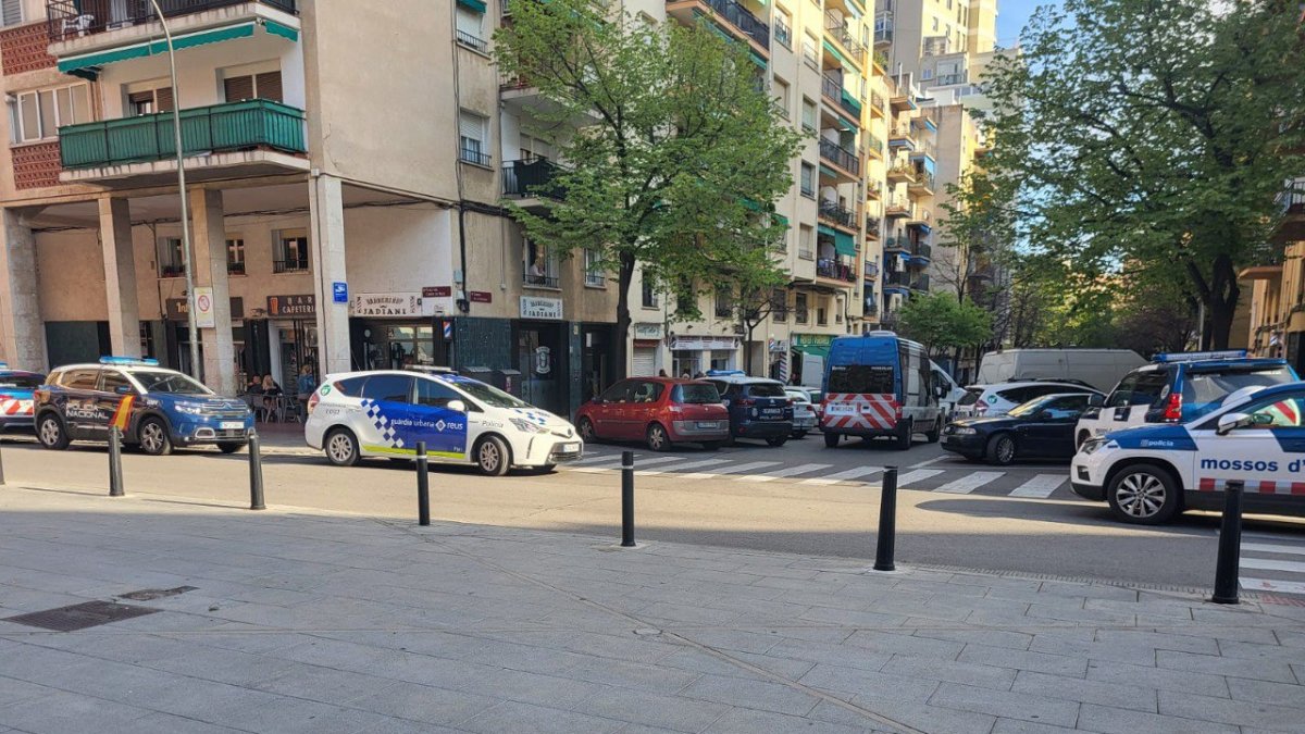 Momento del operativo en el barrio de la Sardana ayer por la tarde.