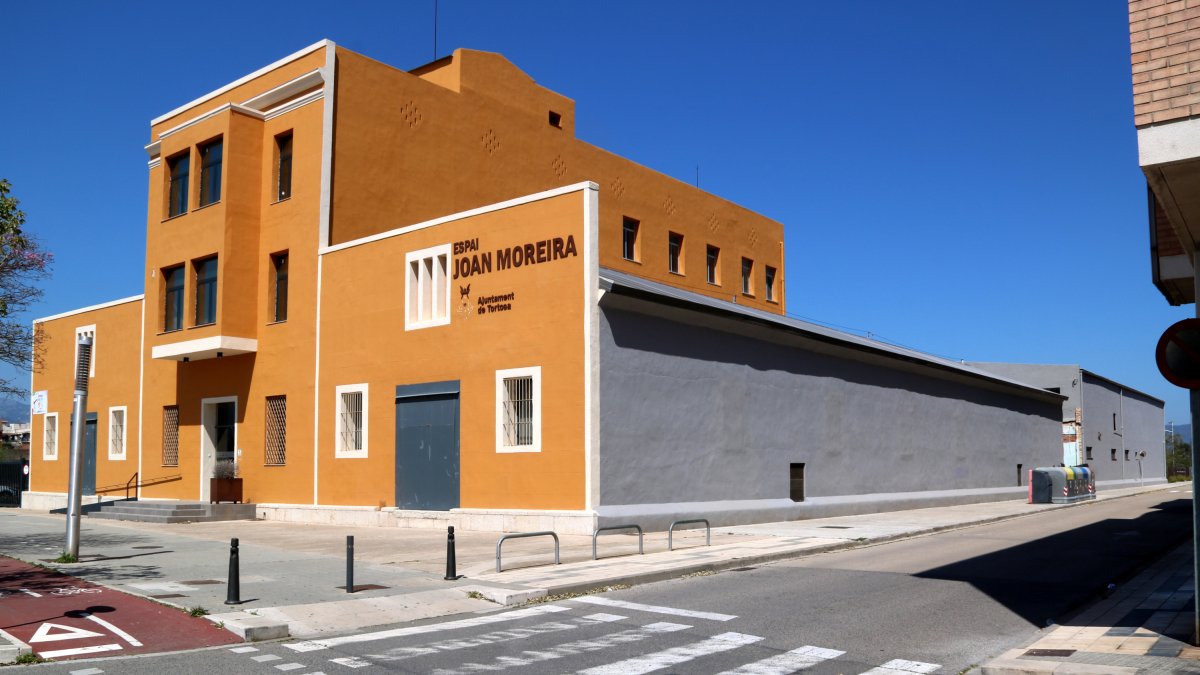 Centro cultural y social de la antigua SAMO en Tortosa.