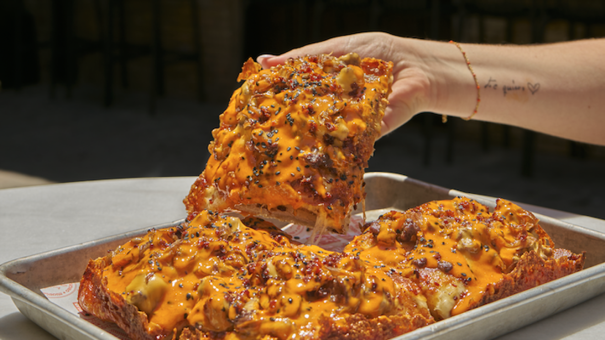 Imagen de la pizza Emmy-B de Michigan Detroit Pizza que ha ganado el Pizza Combado en Tarragona.