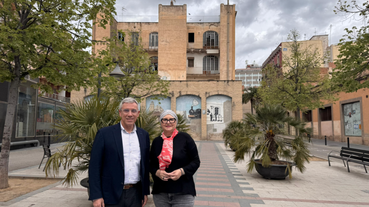 Joan Carles Gavaldà i Teresa Pallarès a l’avinguda del Carrilet.
