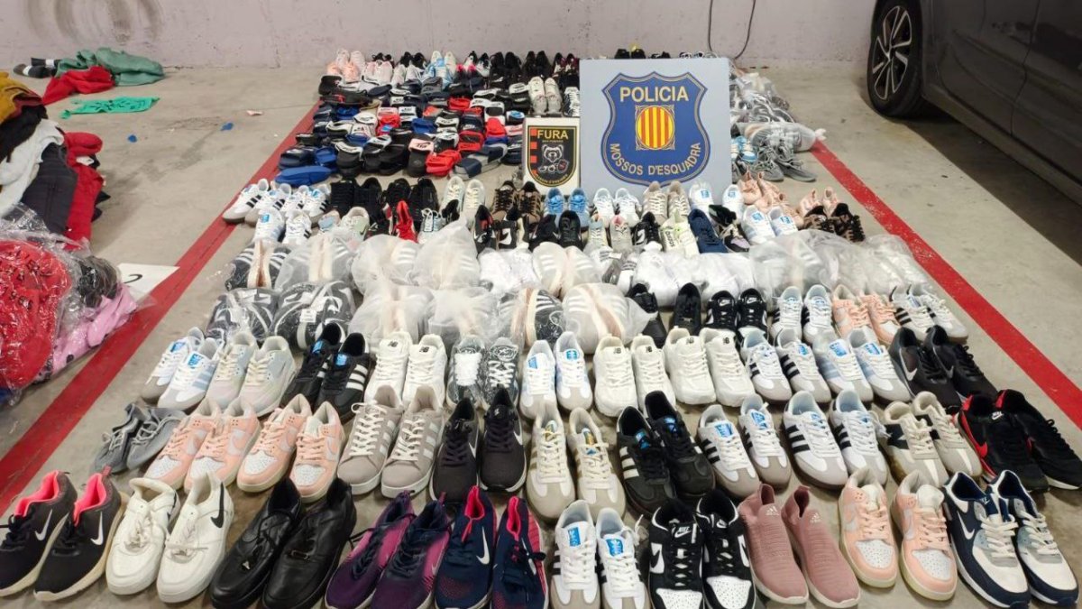 Imatge d'alguns dels productes falsificats intervinguts.