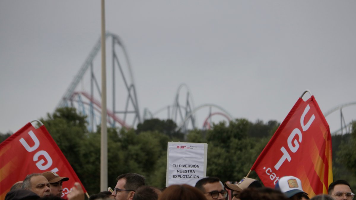 La protesta de los trabajadores en las puertas de acceso a PortAventura