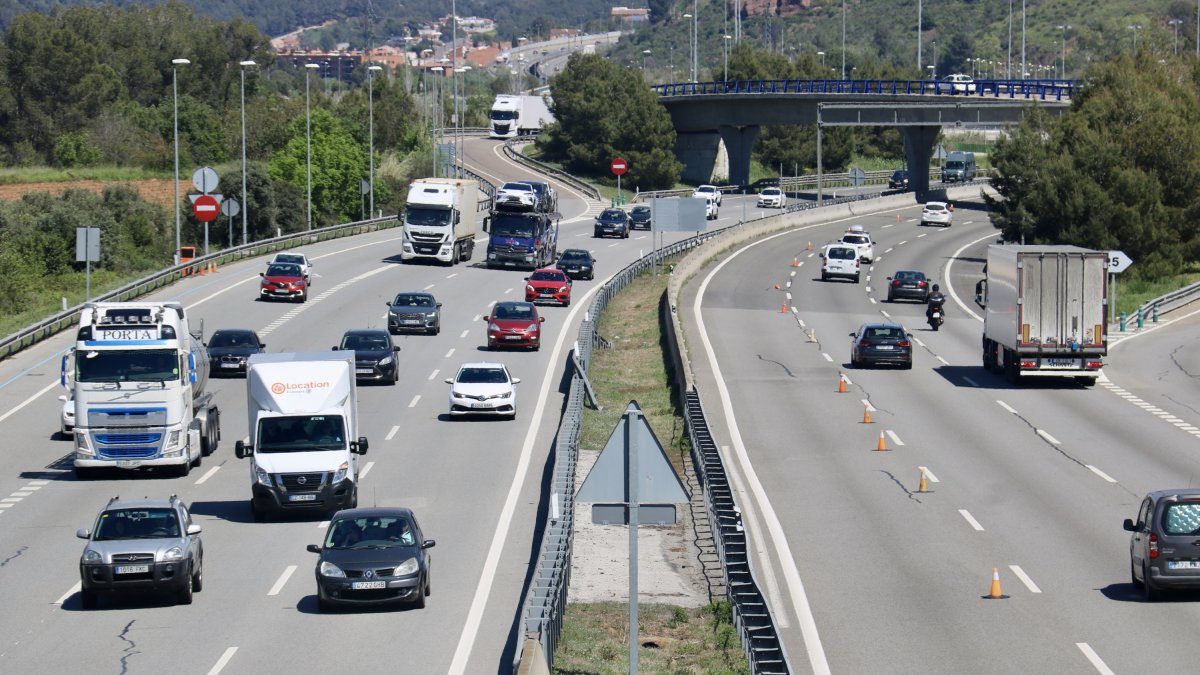 Vehículos al AP-7 a su paso por Martorell