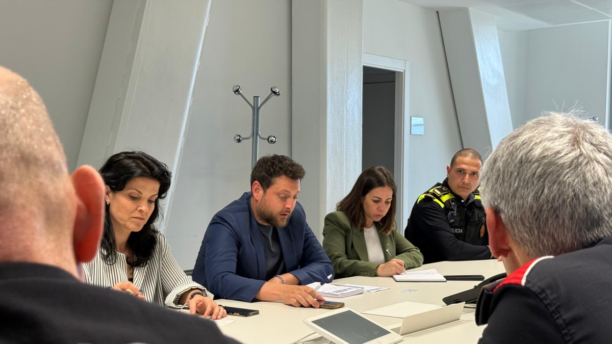 L'alcalde Viñuales coordinant el dispositiu especial.