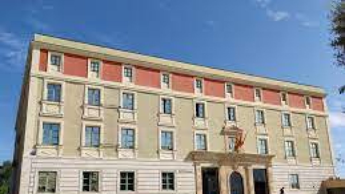 Façana de la Diputació de Tarragona.