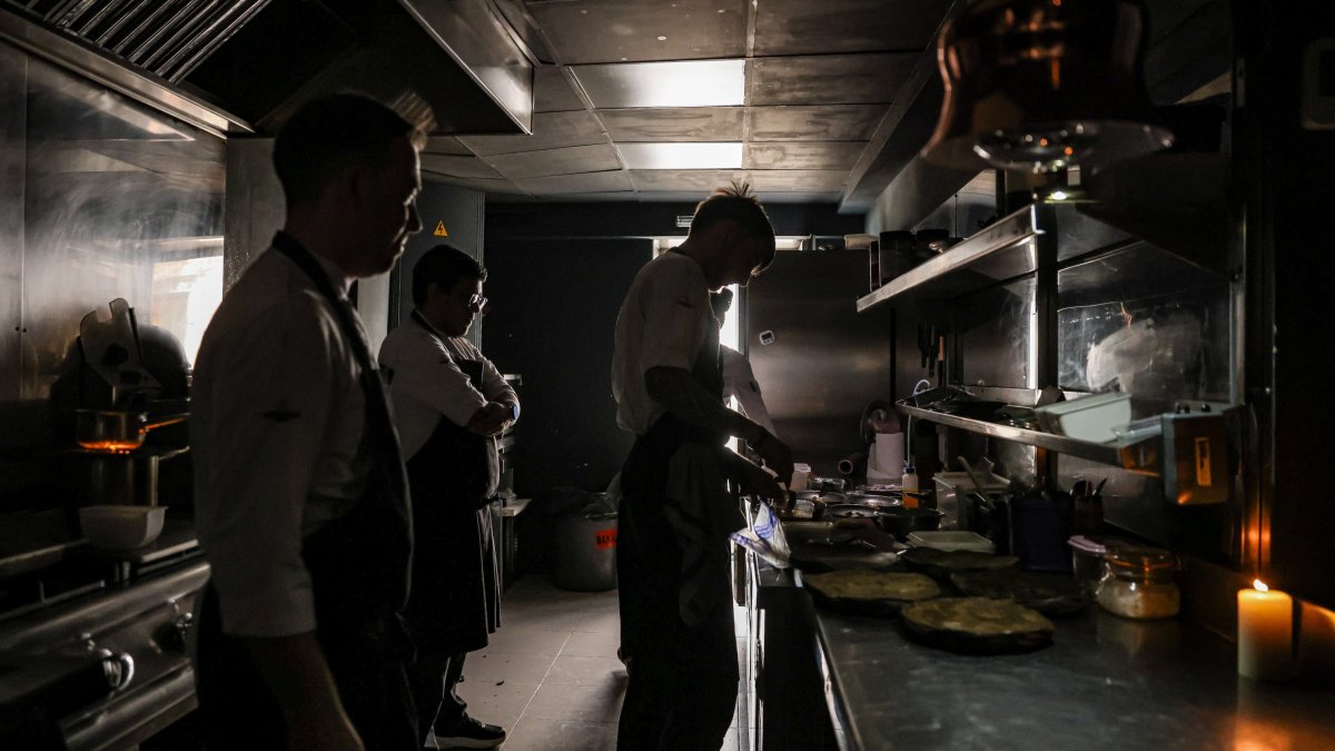 Un restaurante de Centelles cocinando con velas.