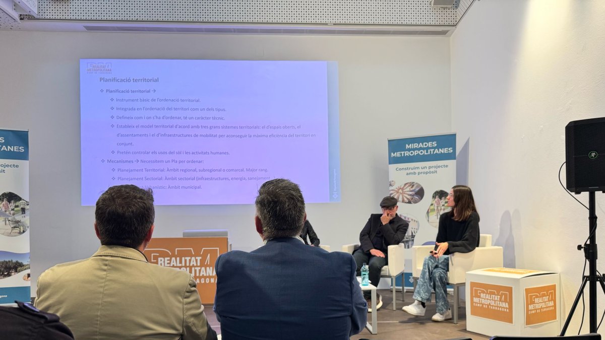 Imstge de la jornada a jornada “Mirades Metropolitanes: L’urbanisme en el disseny de l’àrea metropolitana” a Reus.