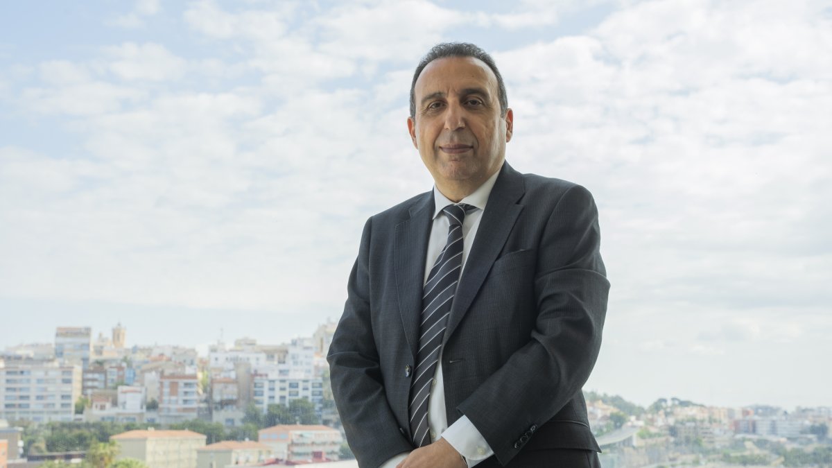 Zibaoui té una àmplia experiència en el comerç internacional.