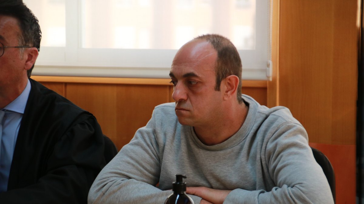 L'home acusat de matar presumptament a la seva parella el setembre de 2023 a Tarragona a l'inici del judici.