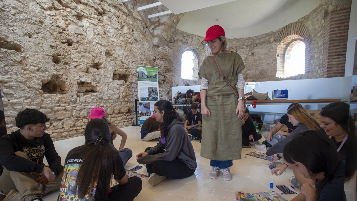 Imagen de la 5.ª edición del encuentro de alumnos de latín de 4t de ESO Ludi Constantinenses, celebrada anir al Conjunto Monumental de Centcelles.