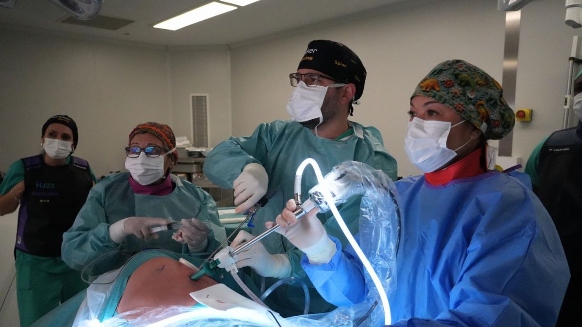 La técnica ha sido posible gracias a los servicios de Neurocirugía y Cirugía Torácica.