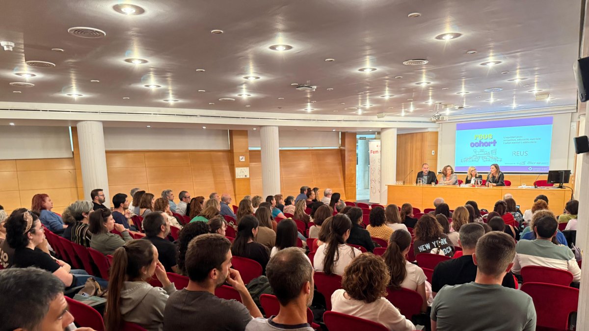Els primers resultats de les enquestes es van presentar en societat a l’aula magna de la Facultat de Medicina i Ciències de la Salut.