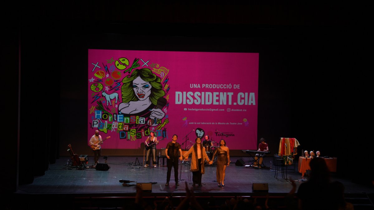 El grup Dissident.Cia va estrenar-se amb ‘Hortènsia i la polzada dissident’ al Teatre Tarragona.