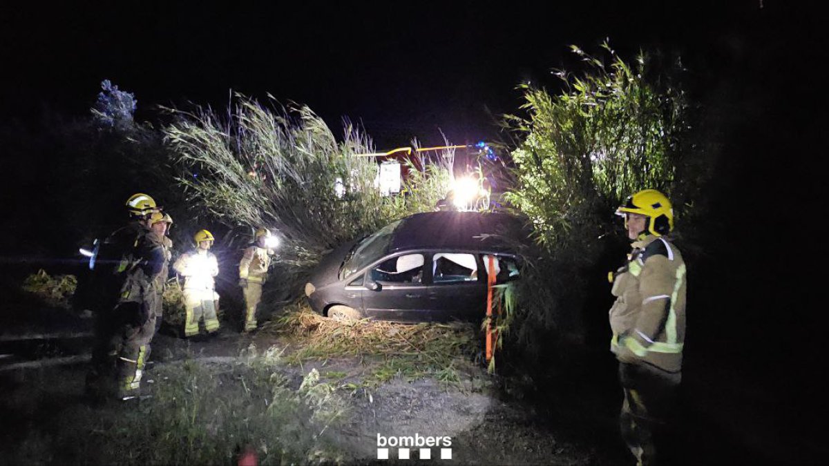 Imagen del vehículo volcado en la C-12.