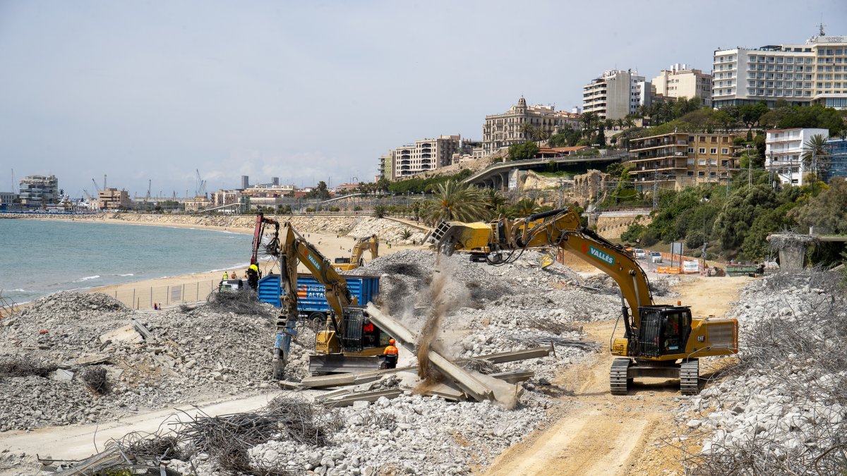 Se prevé poder recuperar el 90% de las 12.000 toneladas de hormigón que conformaban la plataforma.
