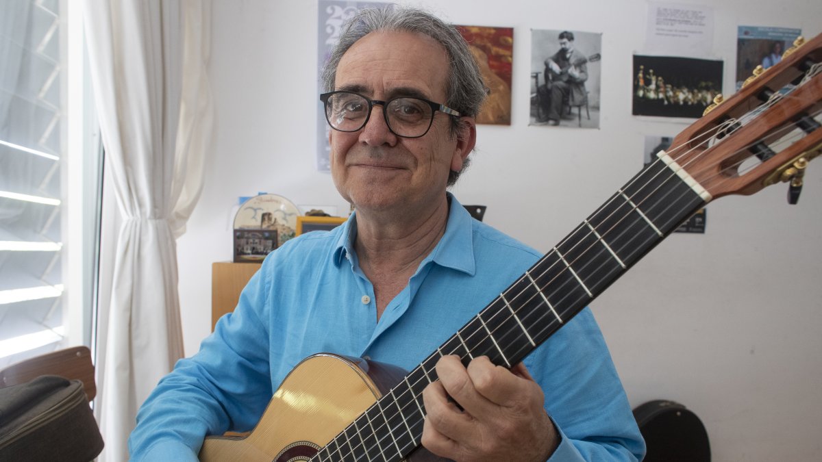 Enrique Lop és cap del Departament de Guitarra i instruments de corda polsada.