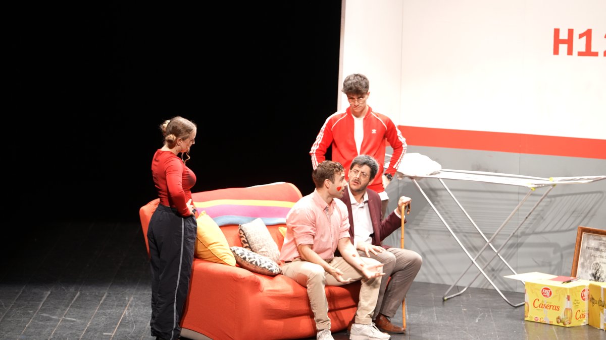 Imatge de l’obra representada per (H)istrionis Teatre durant la Mostra de Teatre Jove 2025.