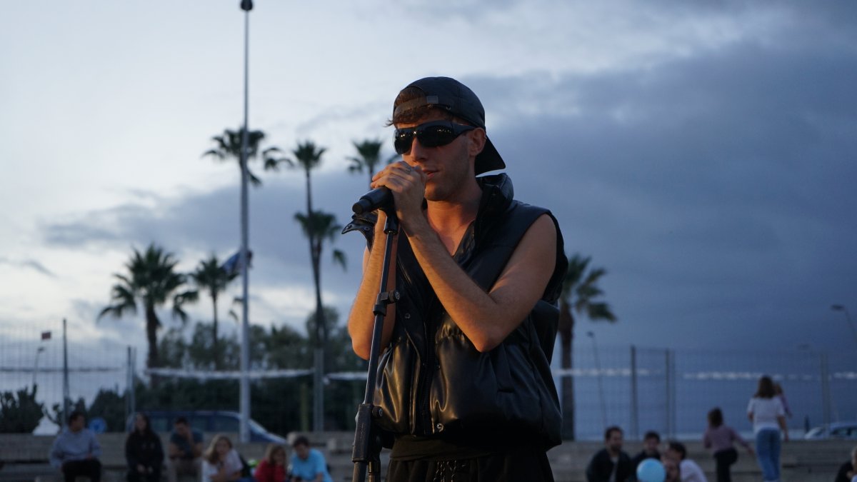 Imatge d'Adrià Roca en concert.