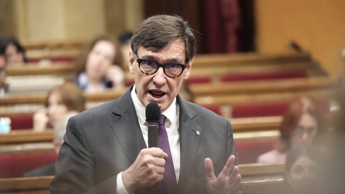Imatge d'arxiu del president de la Generalitat, Salvador Illa, al Parlament